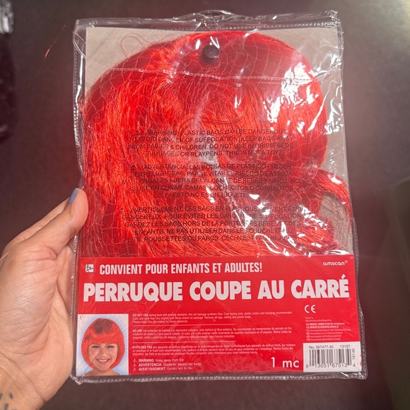 Halloween Red bob wig - Picture 2 of 2